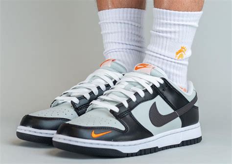 nike dunk mini swoosh